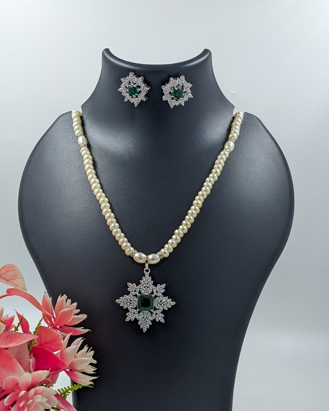 Pearl & Emerald Snowflake Pendant Necklace Set With Earrings For Gifting