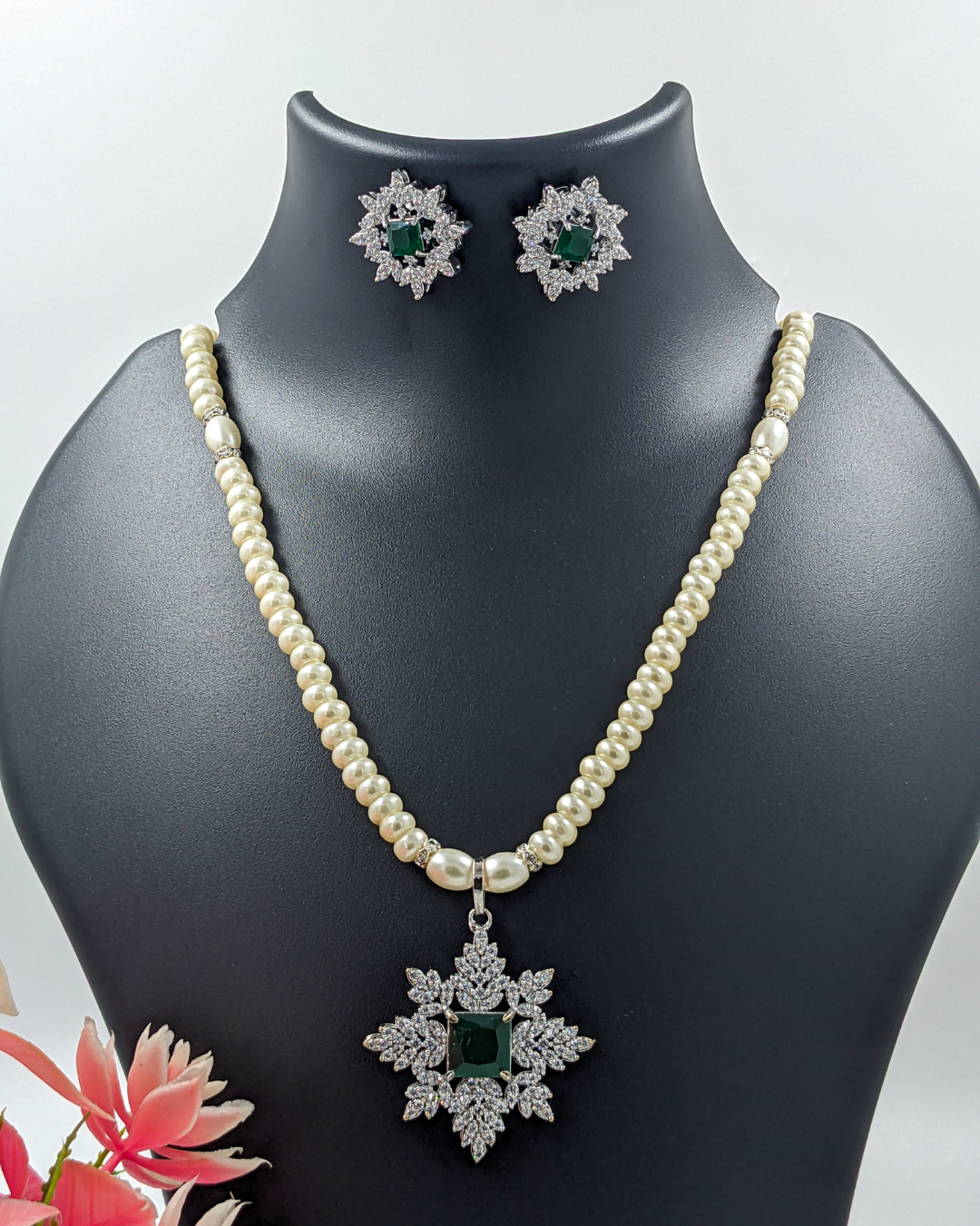 Pearl & Emerald Snowflake Pendant Necklace Set With Earrings For Gifting