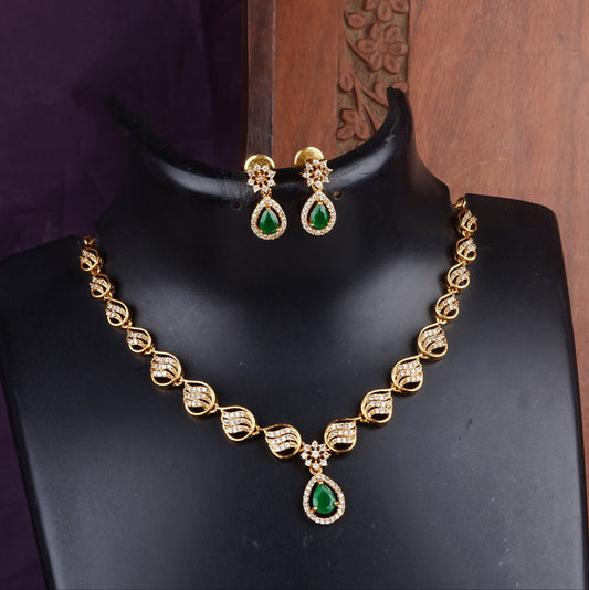 Golden Necklace Set with Emerald