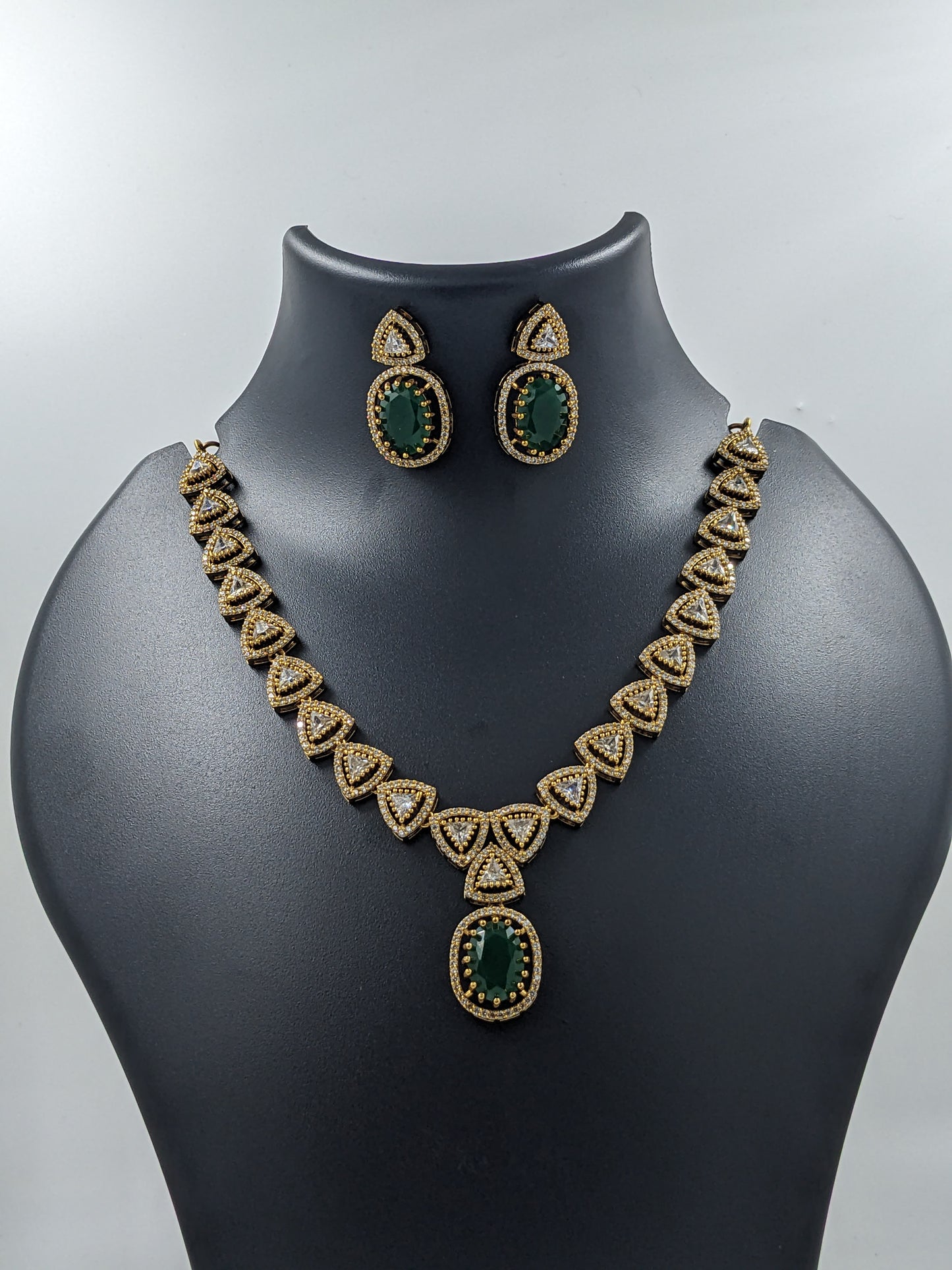 Emerald Stone Necklace Set
