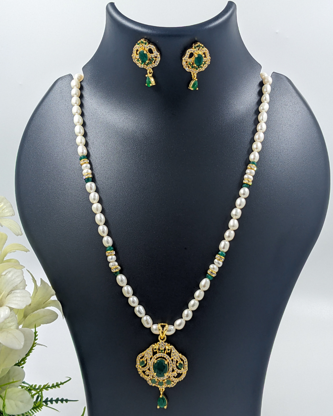 Gold Pendant Pearl and Emerald Necklace Set with Earring