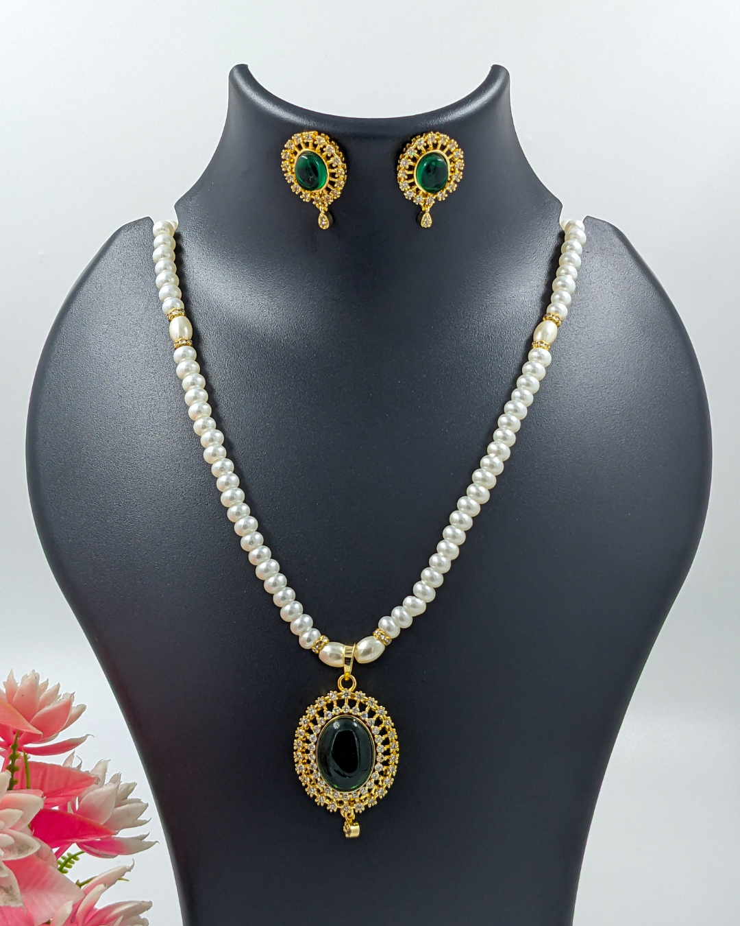 Pearl & Emerald Pendant Necklace Set With Earrings For Gifting