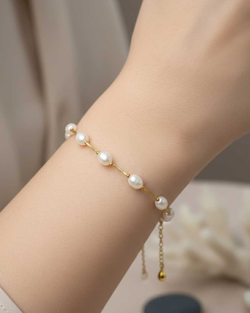 Elegant White Freshwater Pearl Bracelet with Gold Polish