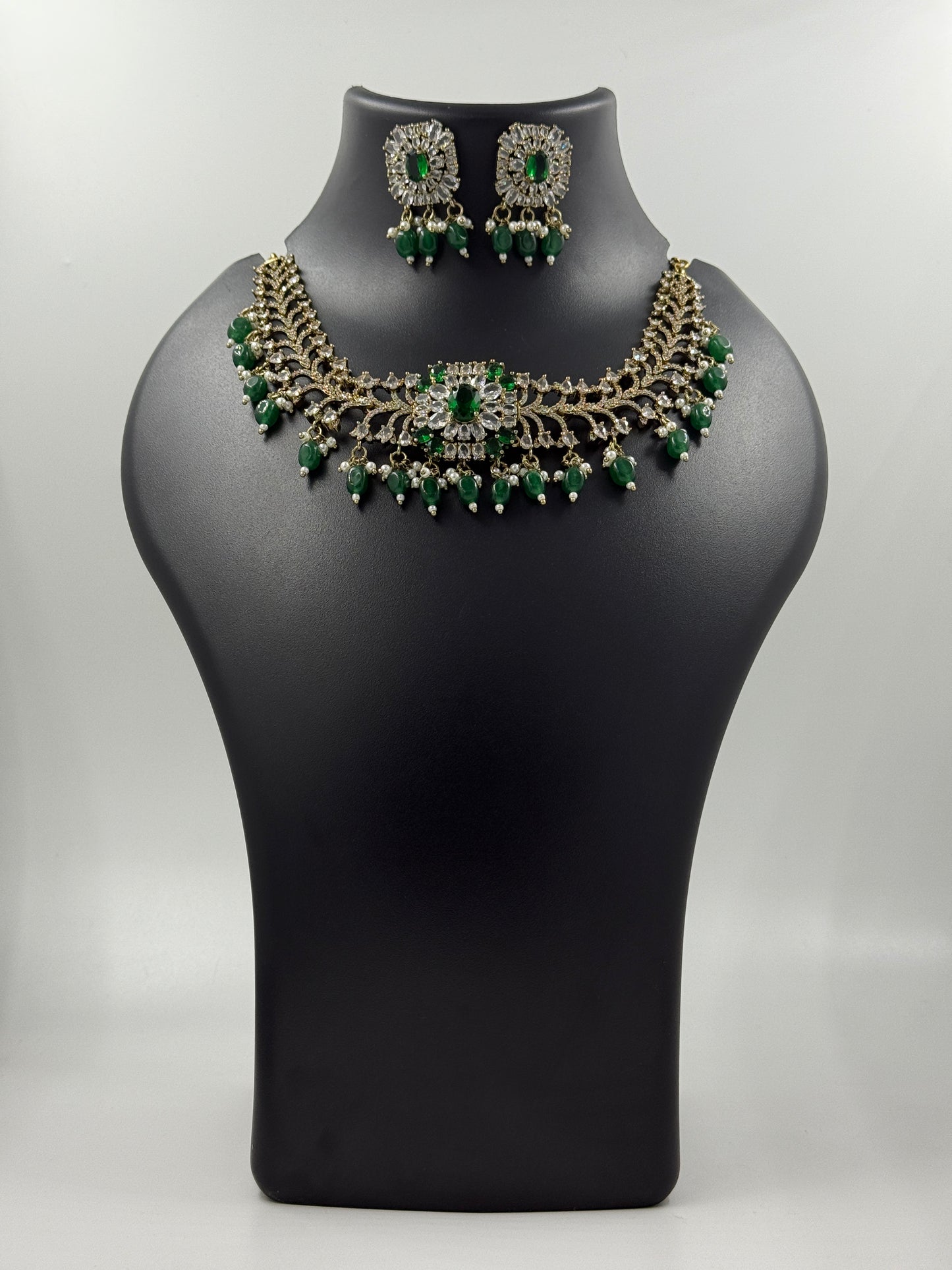 The Antique Emerald Green Choker Set