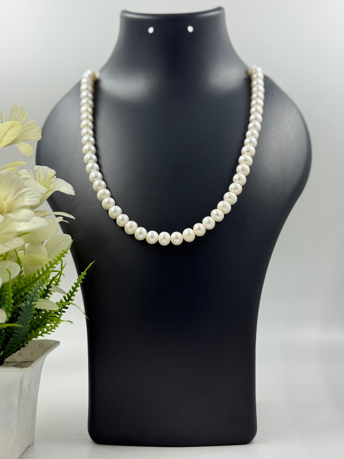 8mm Round White Freshwater Pearl Necklace – Classic Elegance